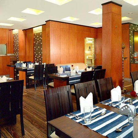 Hotel Aiswarya Kochi Kültér fotó