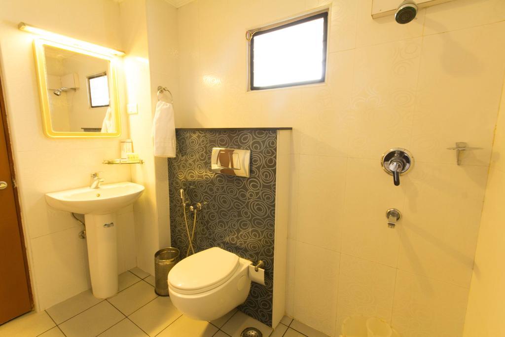 Hotel Aiswarya Kochi Szoba fotó
