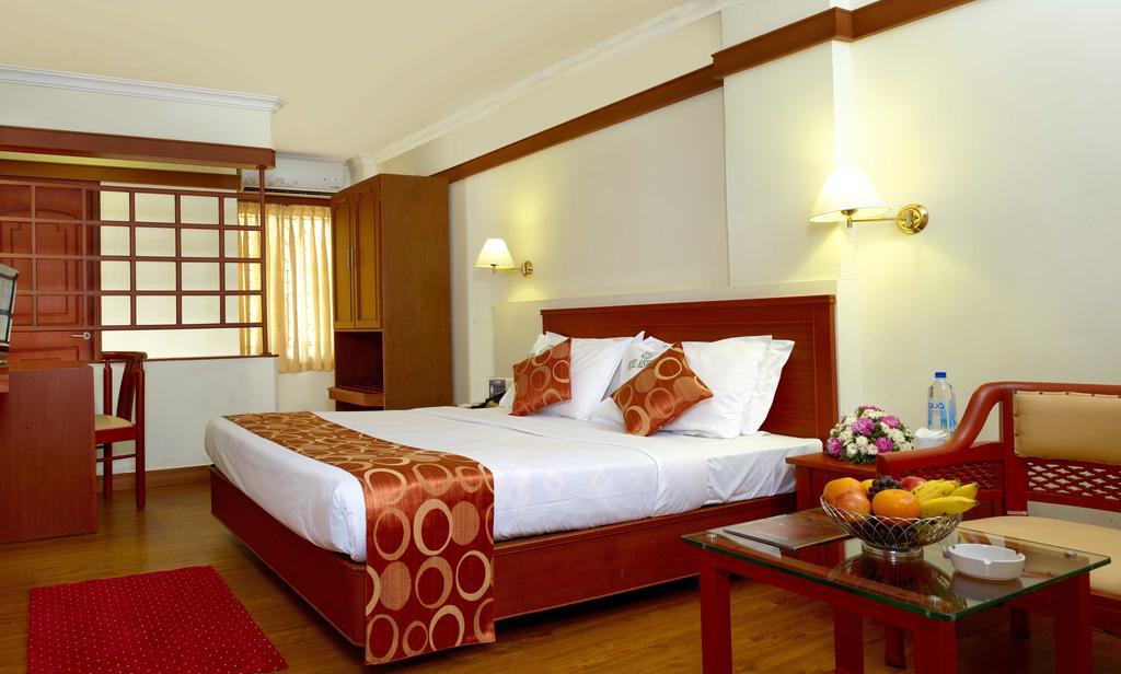 Hotel Aiswarya Kochi Kültér fotó