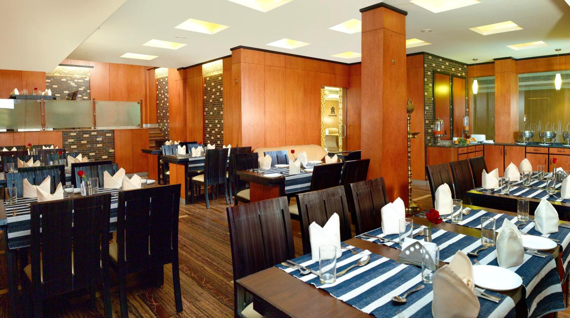 Hotel Aiswarya Kochi Kültér fotó