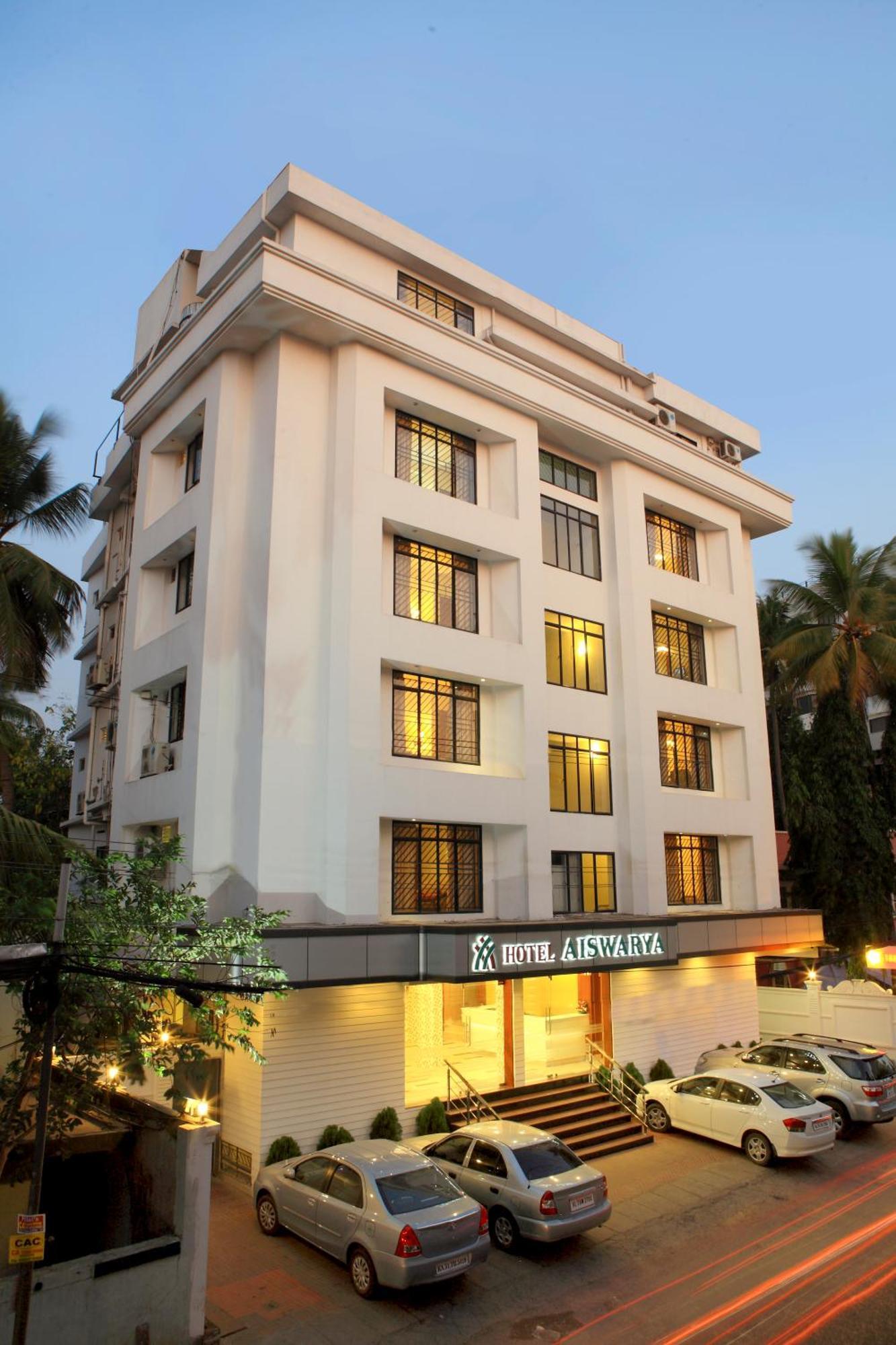 Hotel Aiswarya Kochi Kültér fotó